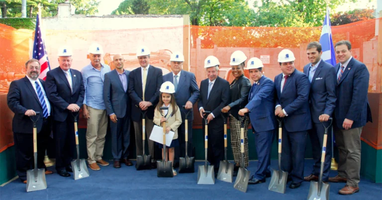 BROOKLYN MEDIA GROUP/Photos by Arthur de Gaeta A scene from the groundbreaking.